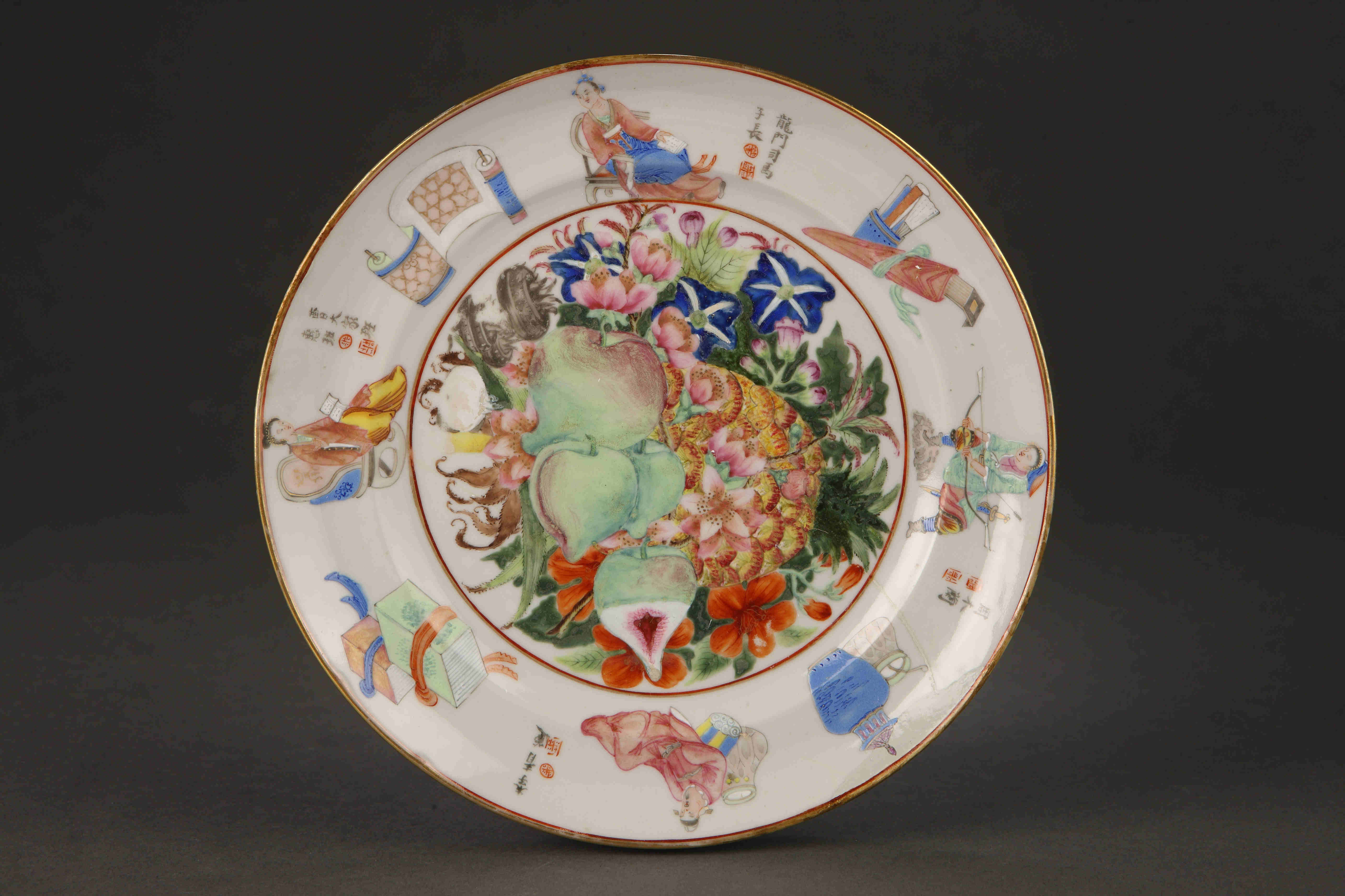 圖為清道光廣彩描金《無雙譜》花果紋碟。（來源：廣州十三行博物館）