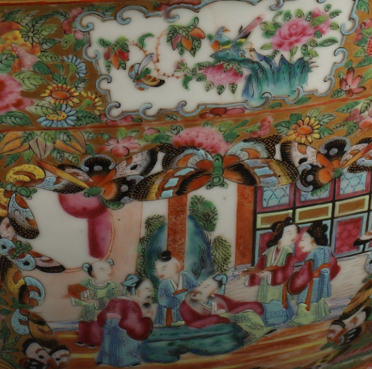 圖為清光緒廣彩描金開光花鳥人物紋潘趣大碗細節(jié)圖。（來源：廣州十三行博物館）