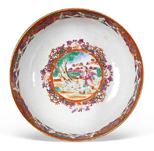 圖為清乾隆廣彩錦地開光洋人狩獵圖潘趣碗俯視圖，該碗紋飾中西結(jié)合，色彩豐富艷麗，是乾隆時期廣彩的典型風格。（來源：廣州十三行博物館）