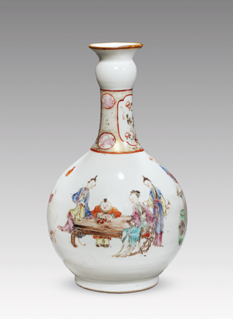 “外銷瓷”是指我國生產(chǎn)的，專門銷往國外的瓷器，清代“一口通商”時期，中國瓷器遠銷歐美，對歐美人民生活影響深遠。這一時期輸出的瓷器種類眾多，有粉彩、廣彩、青花、五彩等，器物造型及紋飾圖案既保留了中國制瓷藝術(shù)的傳統(tǒng)特征，又汲取了歐美的藝術(shù)精華，從而燒制出了大量精美的瓷器。圖為清雍正廣彩人物紋長頸瓶。（來源：廣州十三行博物館）